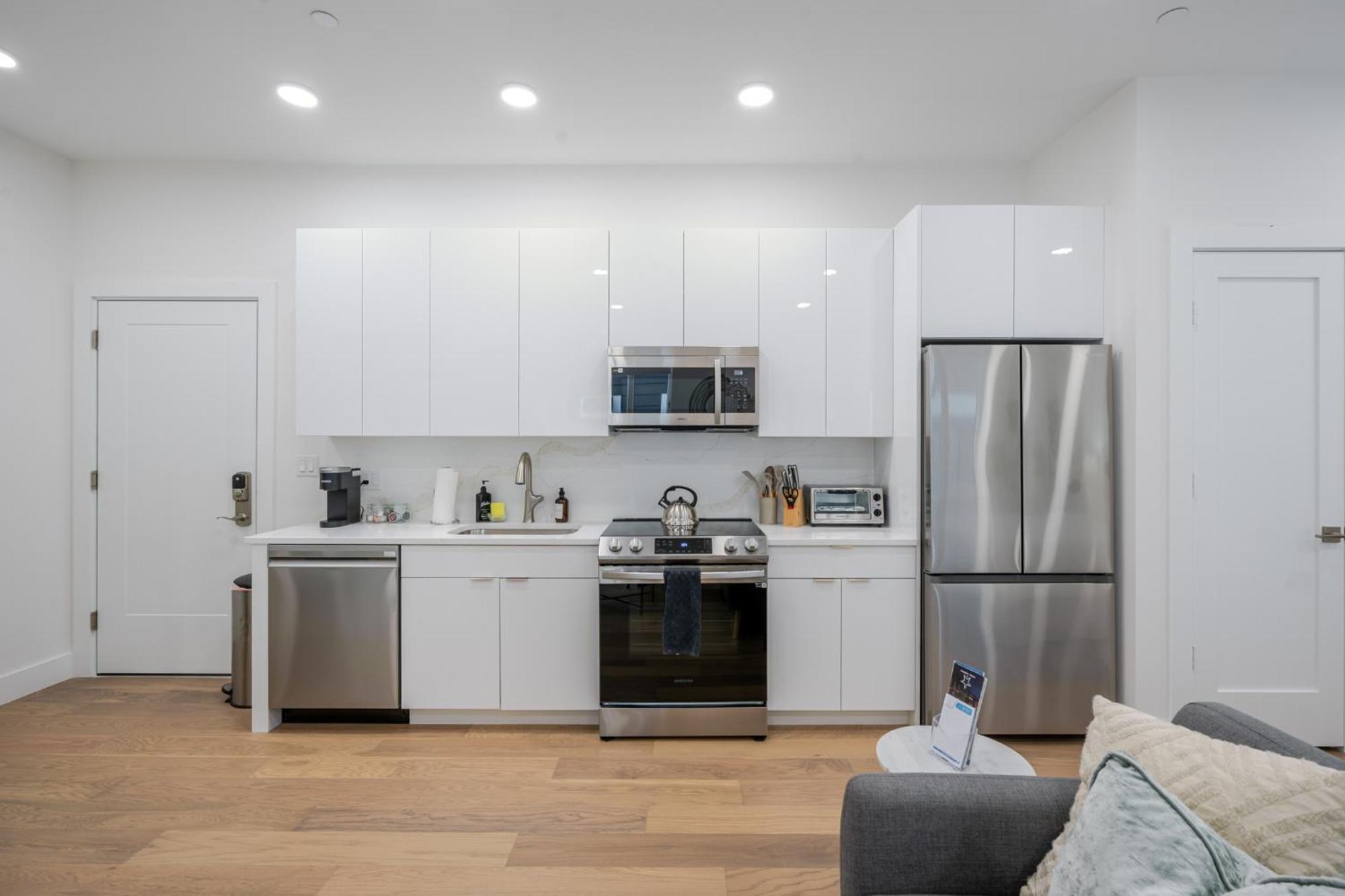 Luxury Landing W Rooftop Lounge Apartment