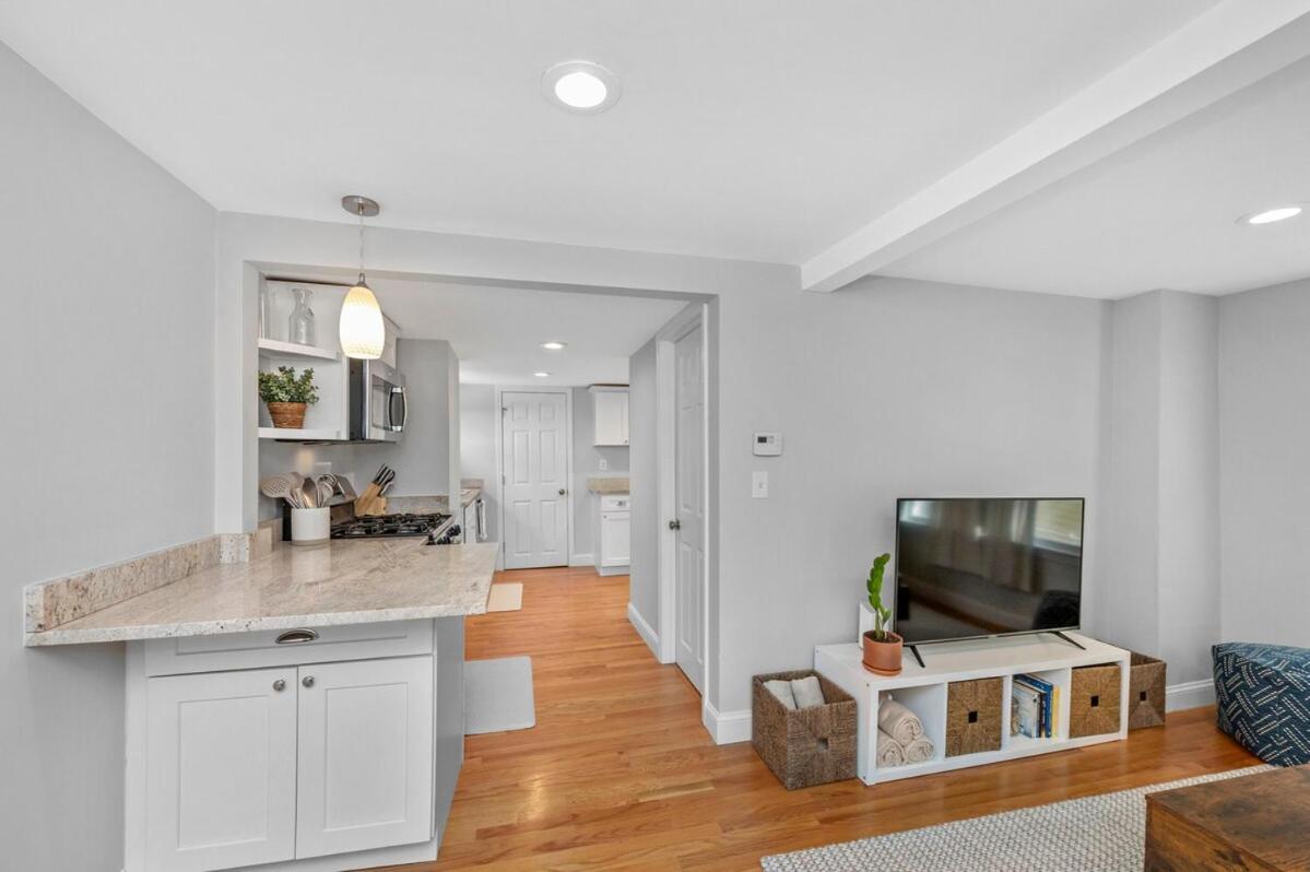 With Free Parking Apartment