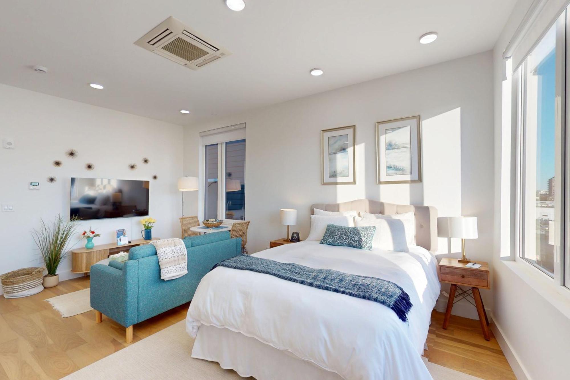 Landing - Rooftop Deck, Near Mbta Boston