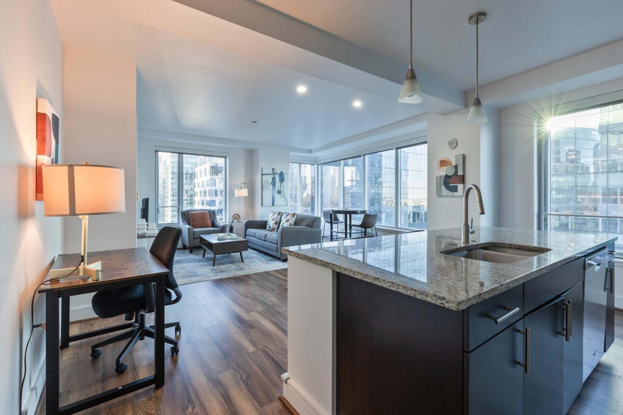 Stylish Seaport Near Waterfront Dining & Downtown Apartment *