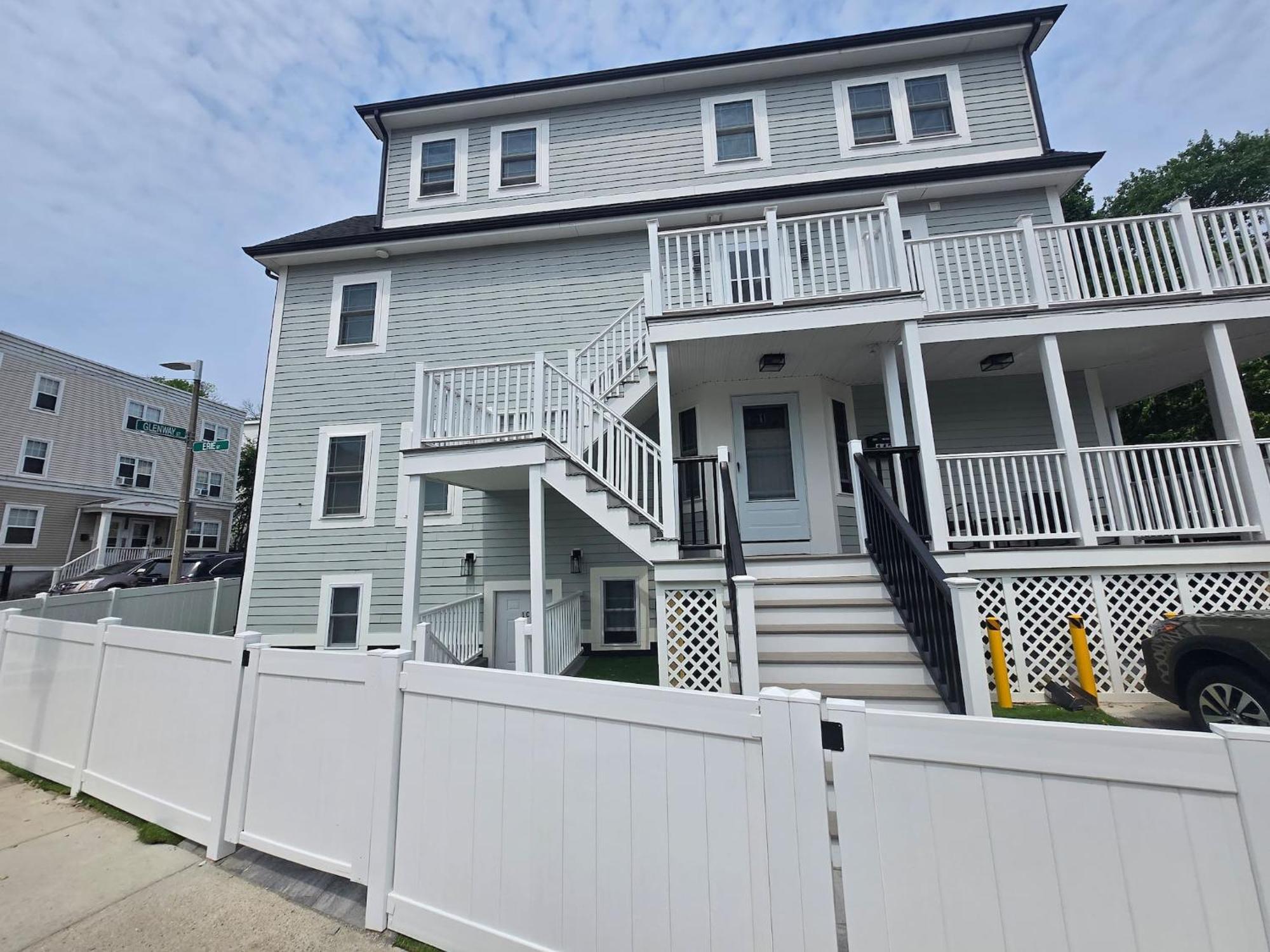 Apartment 2br Lower Garden-level 20min Boston