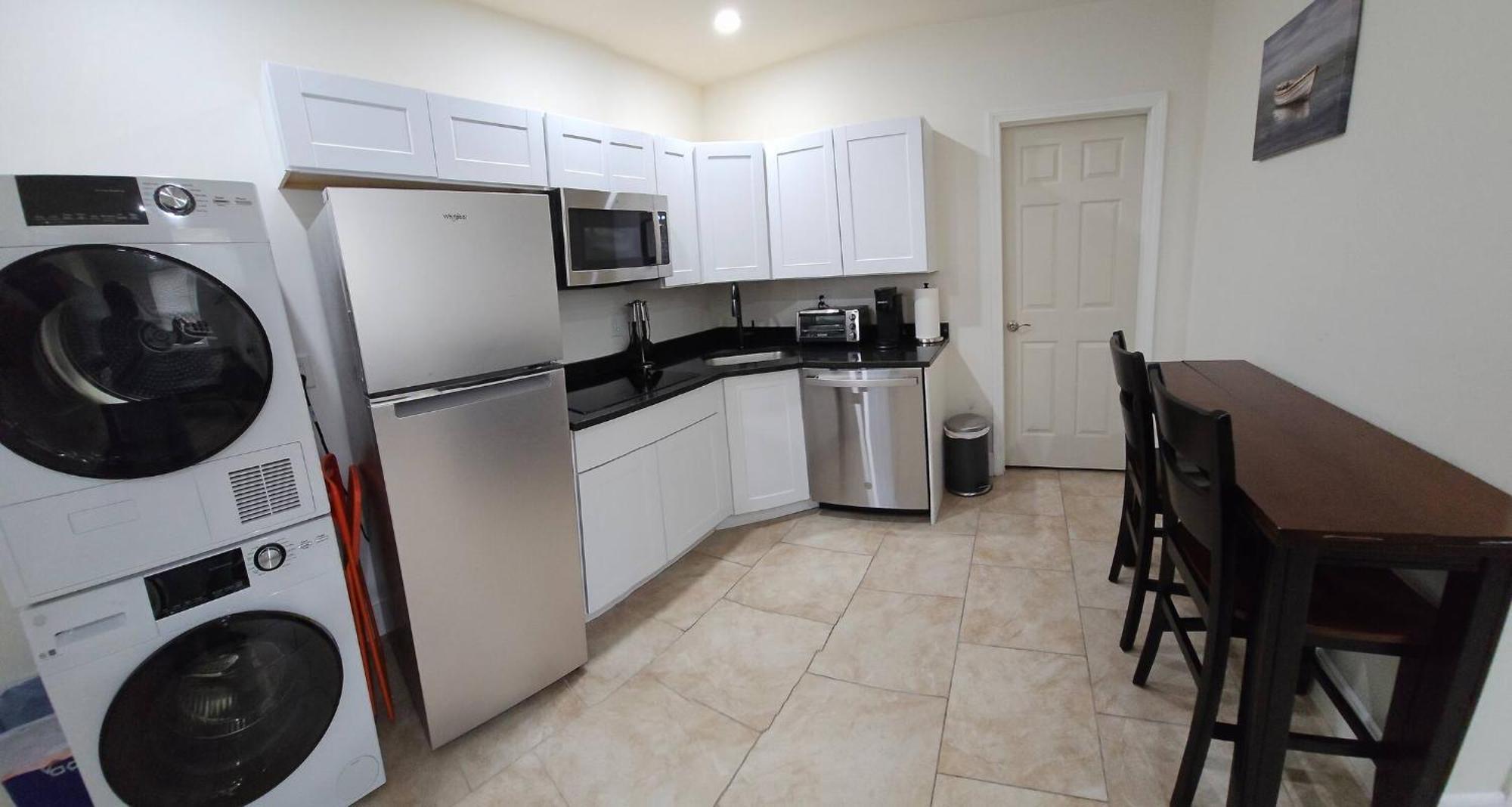 1-bedroom Apt-9b1 20 Minutes To Downtown *