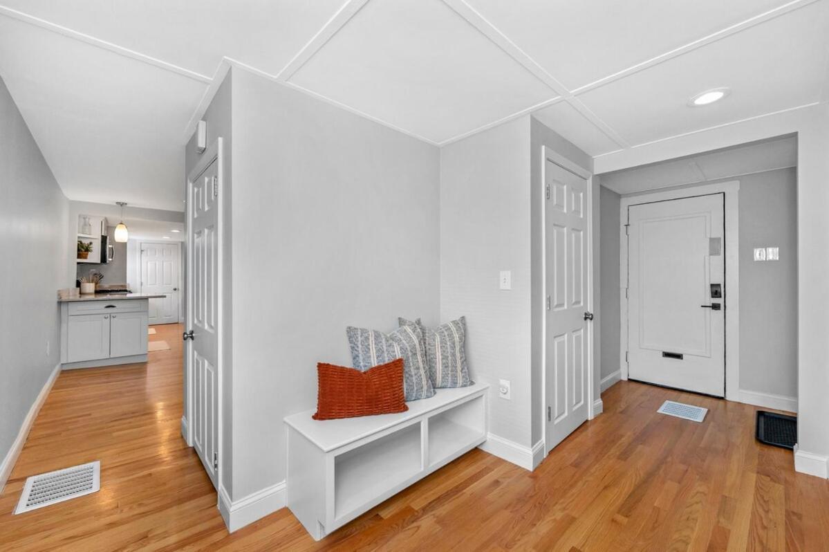 Apartment With Free Parking *