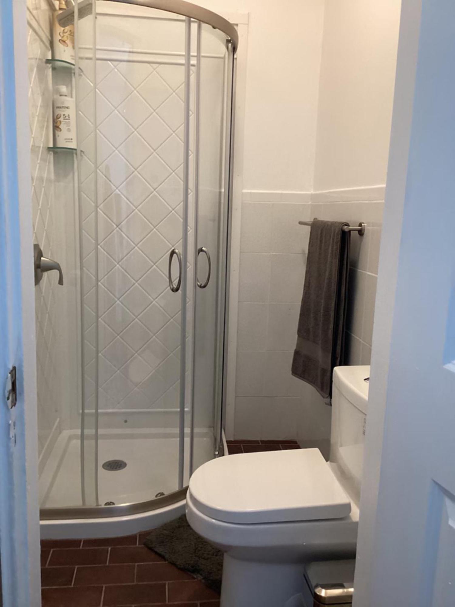 Apartment With Parking, Next To Train Or Buses, Good Neighborhood