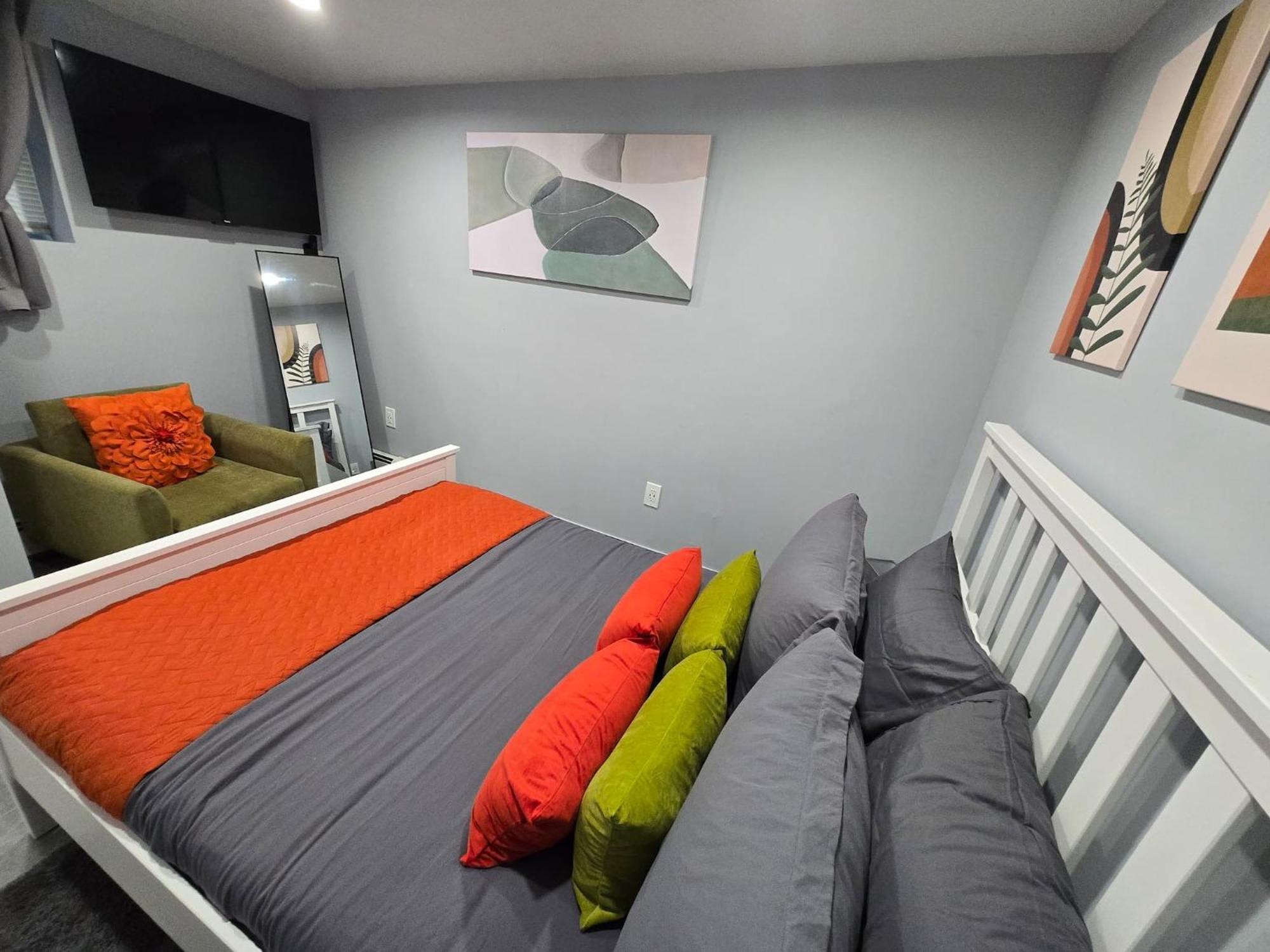 2br Lower Garden-level 20min Apartment