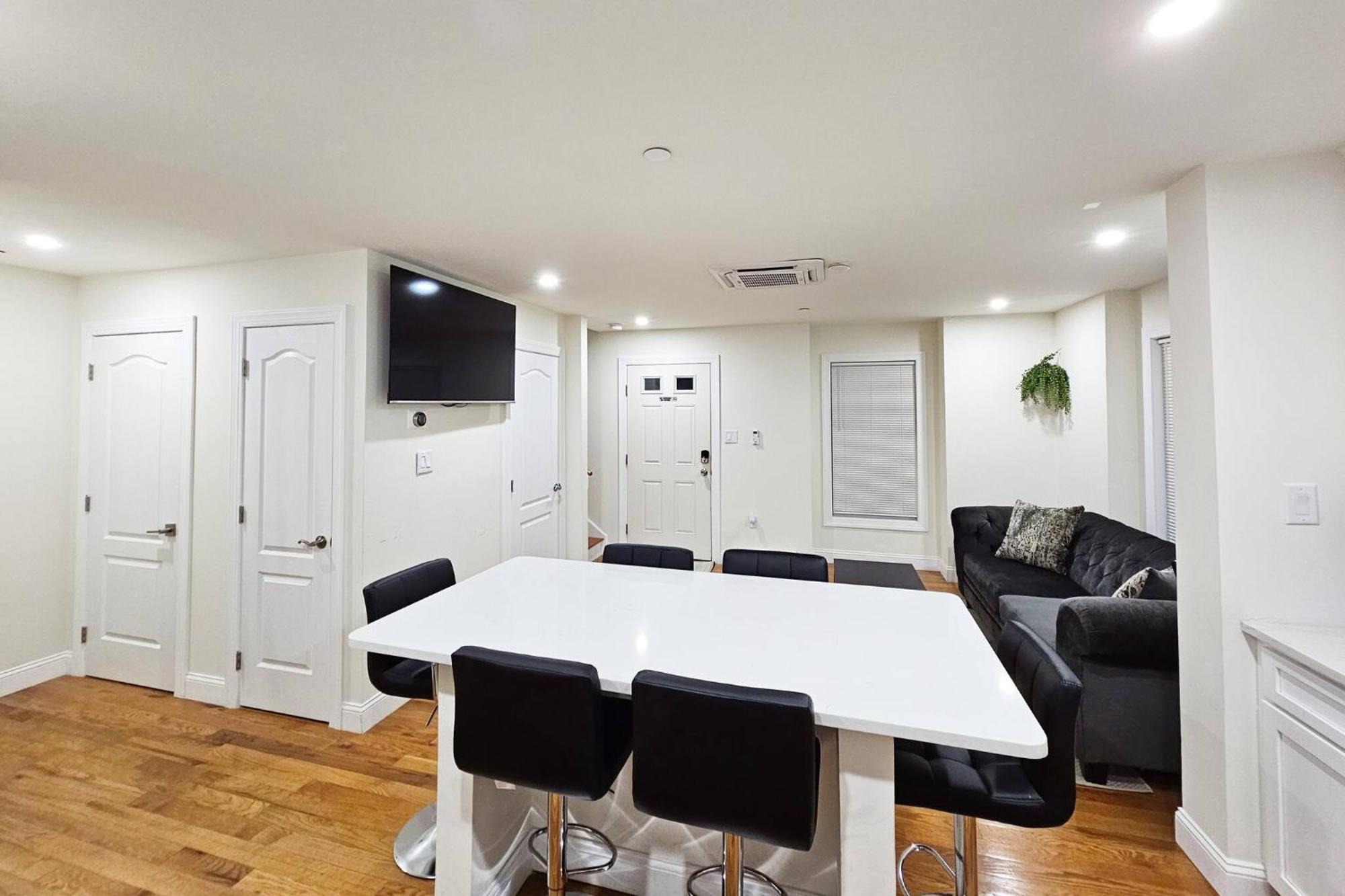 3-bedroom Apt-9w2 20-minuite To Downtown *