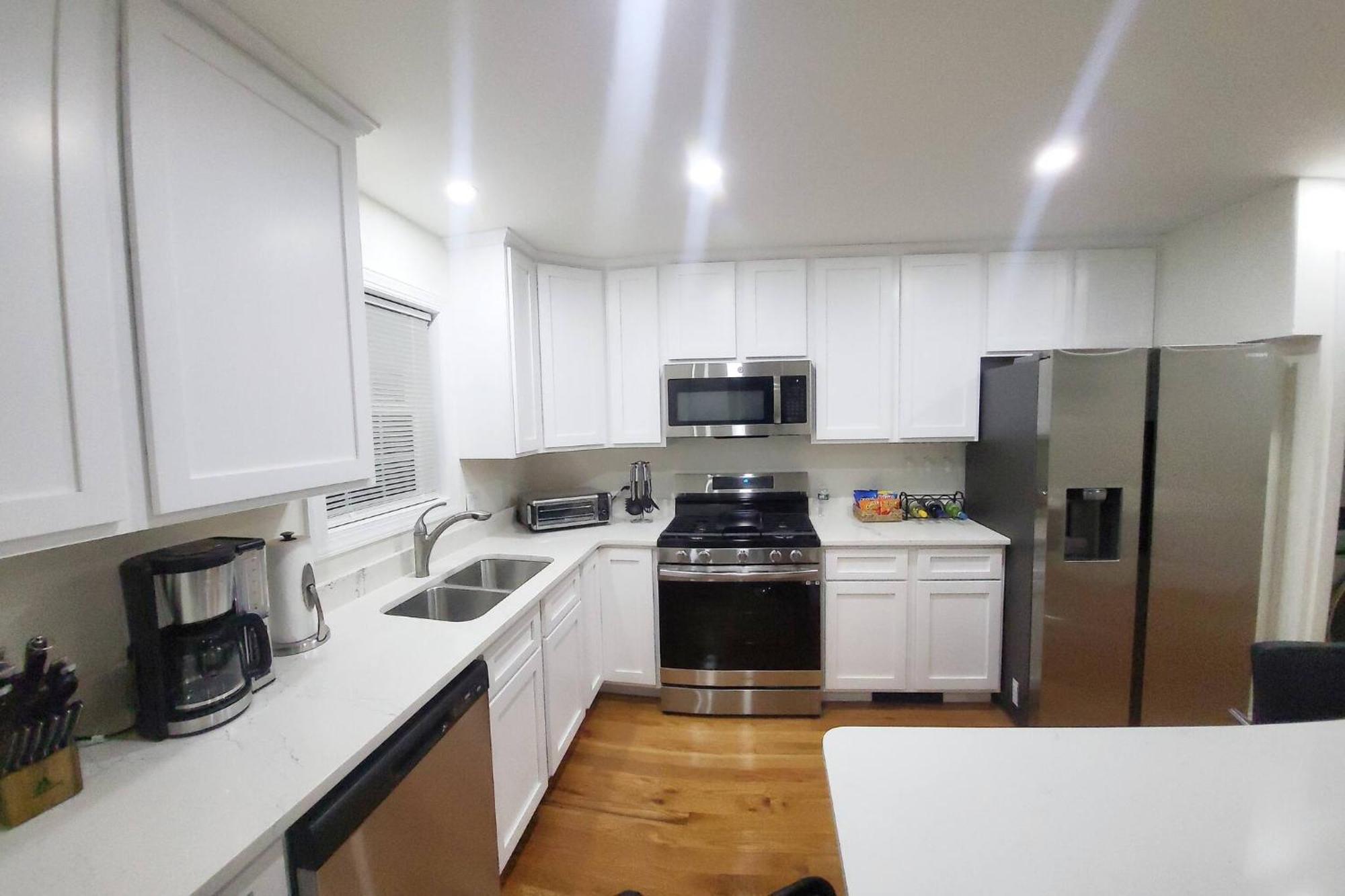 Apartment 3-bedroom Apt-9w2 20-minuite To Downtown Boston