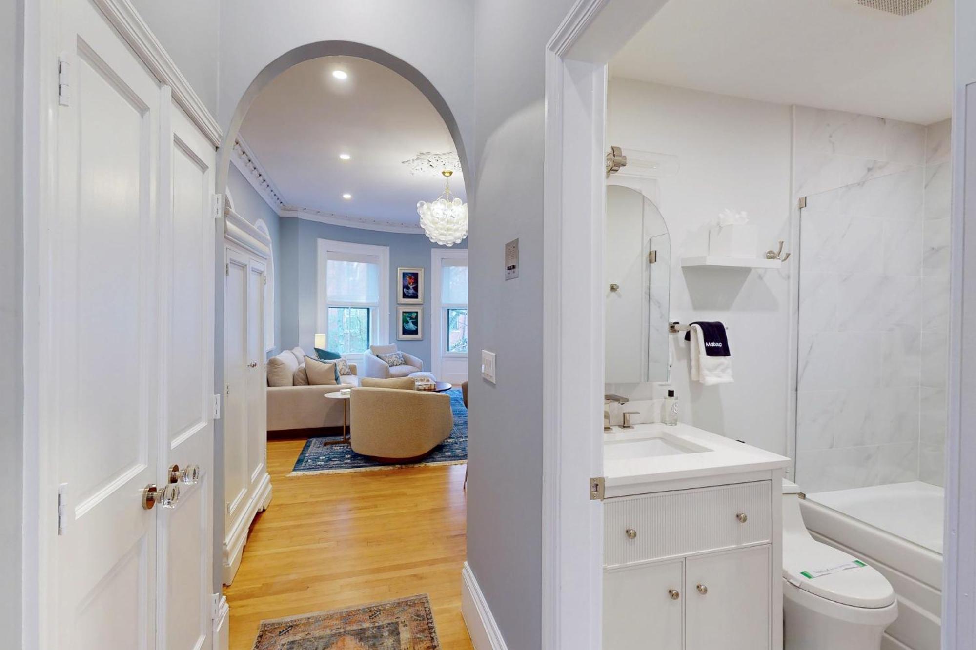 Stylish 2br In South End W In-unit Laundry *