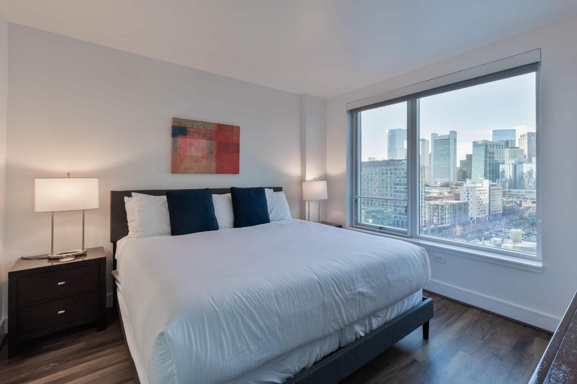 Stylish Seaport Near Waterfront Dining & Downtown *