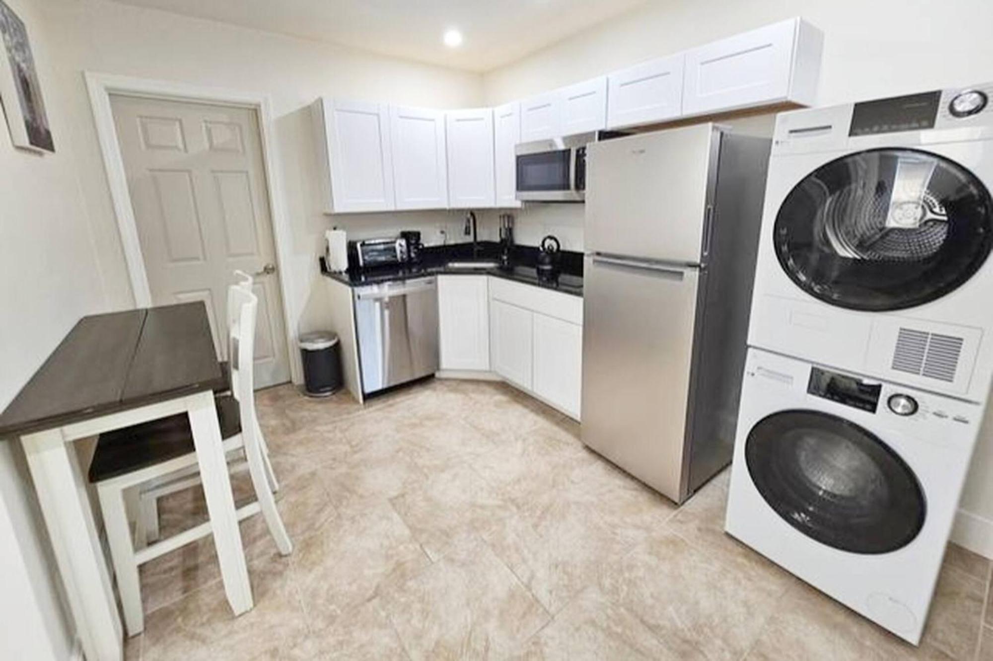 1-bedroom Apt-7b1 20-minuite To Downtown Apartment *