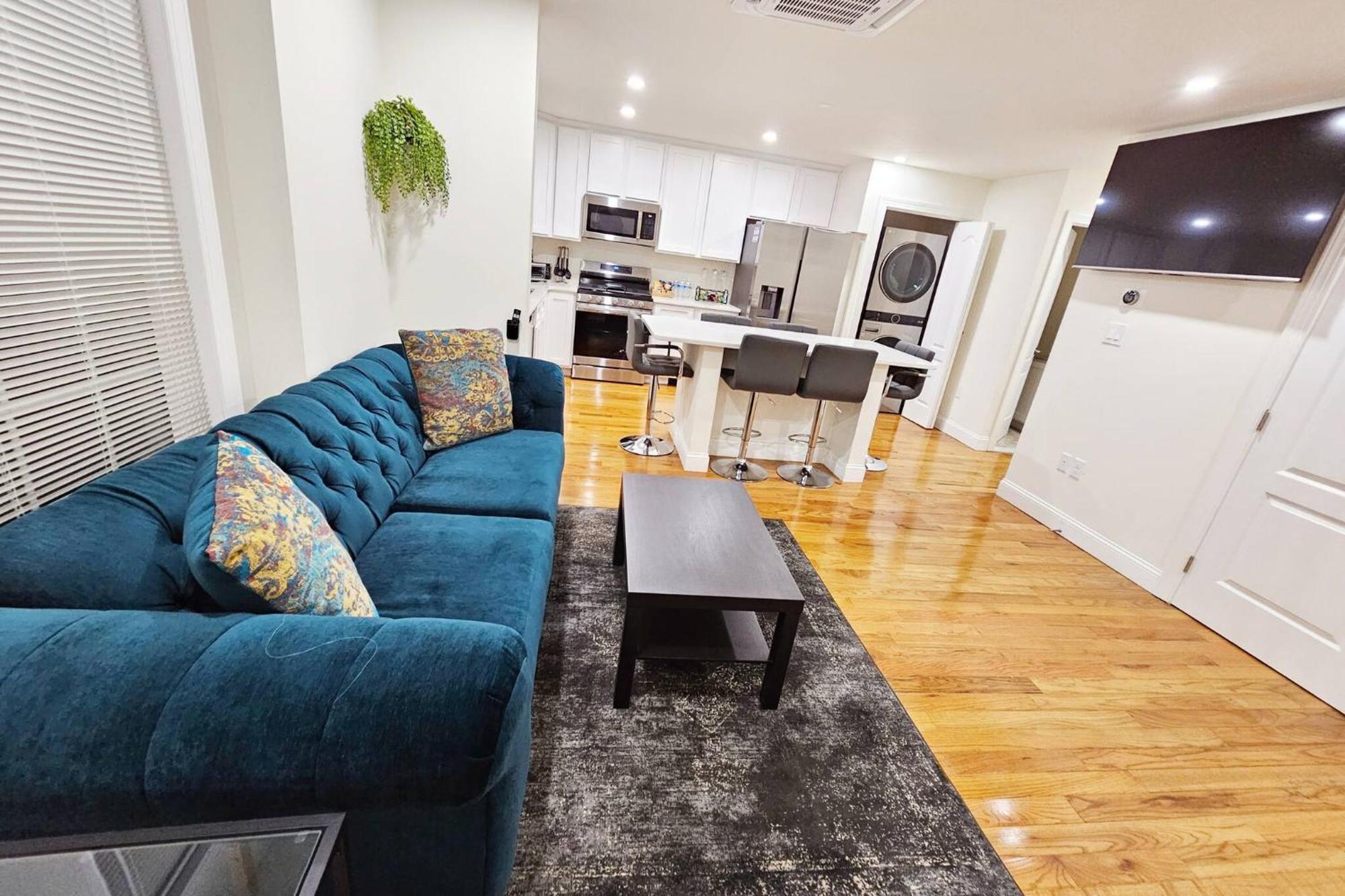 3-bedroom Apt-7b2 20-minuite To Downtown Apartment *