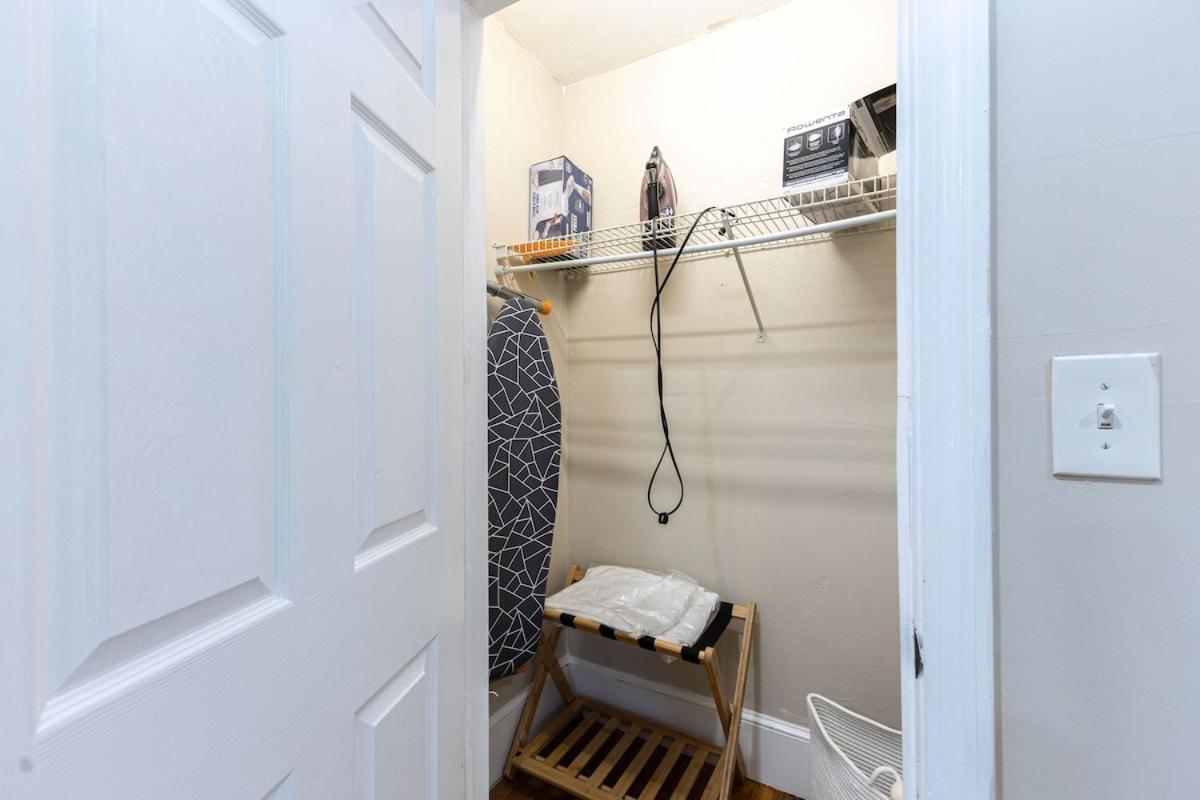 Cozy, Spacious Near Downtown Apartment