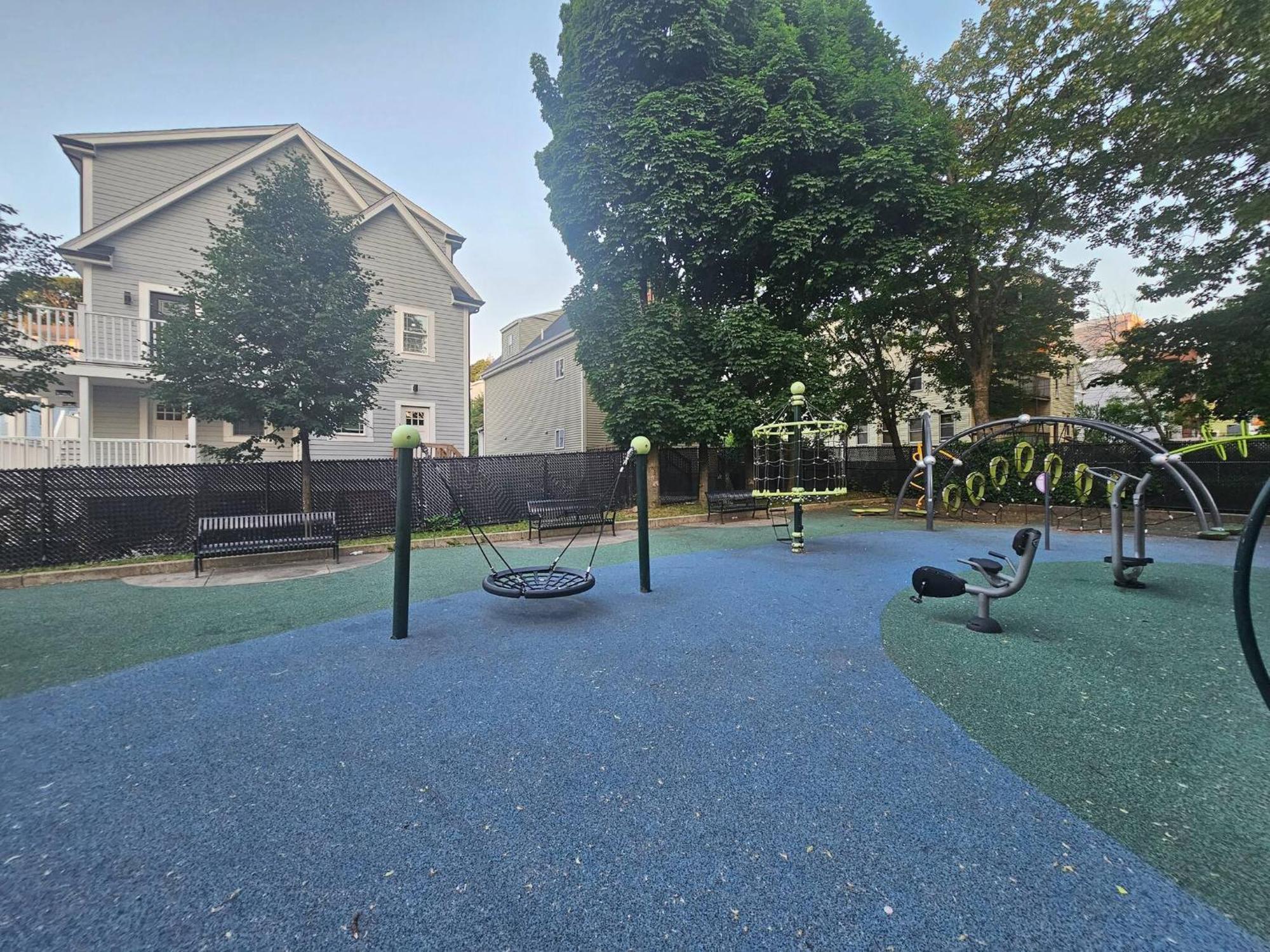 2br Lower Garden-level 20min