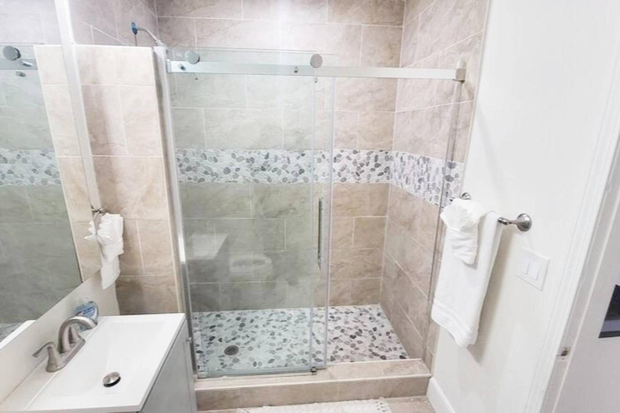 1-bedroom Apt-7b1 20-minuite To Downtown Apartment *