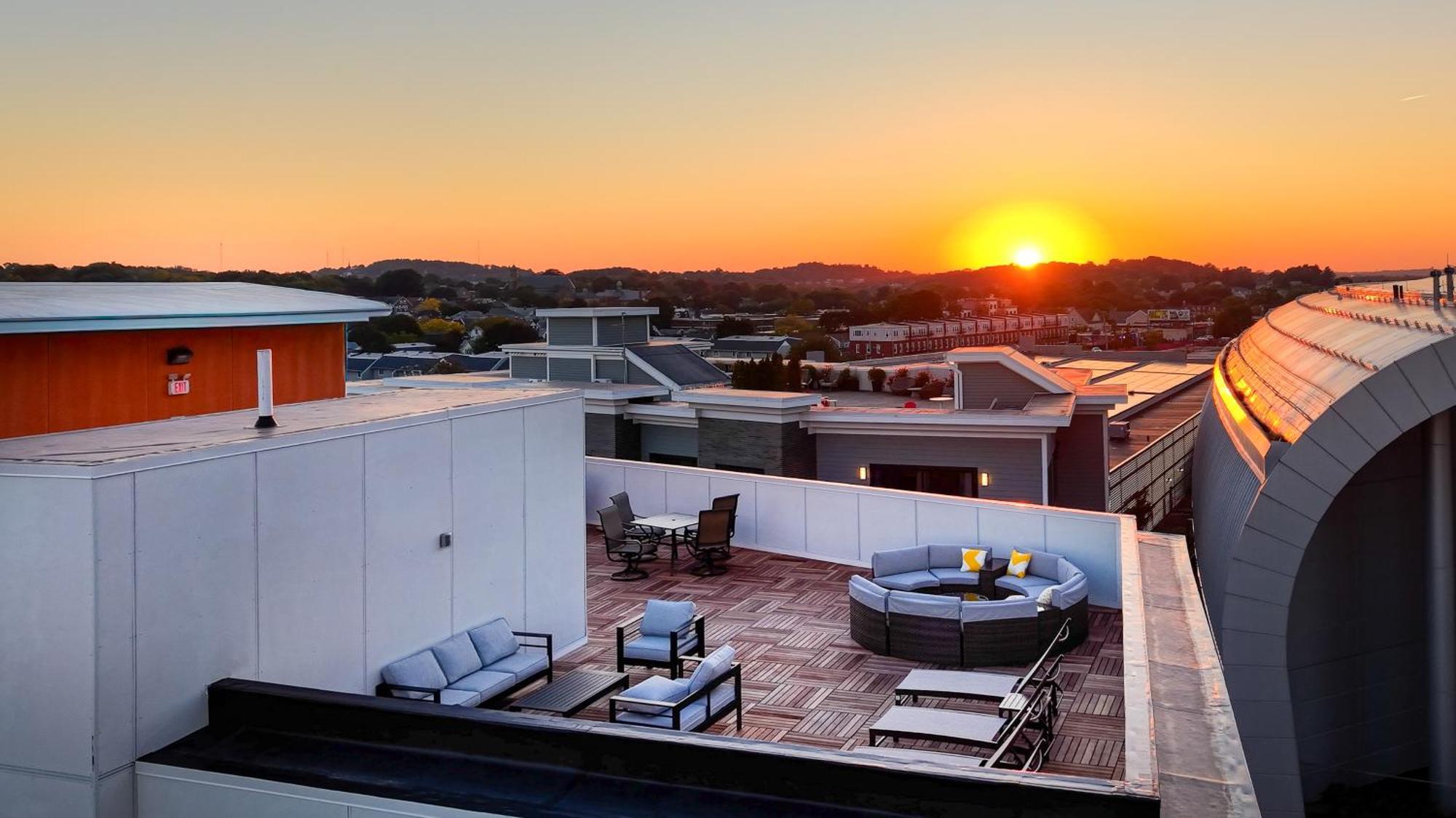 Apartment Landing Luxury Studio, Roof Deck, Near Mbta