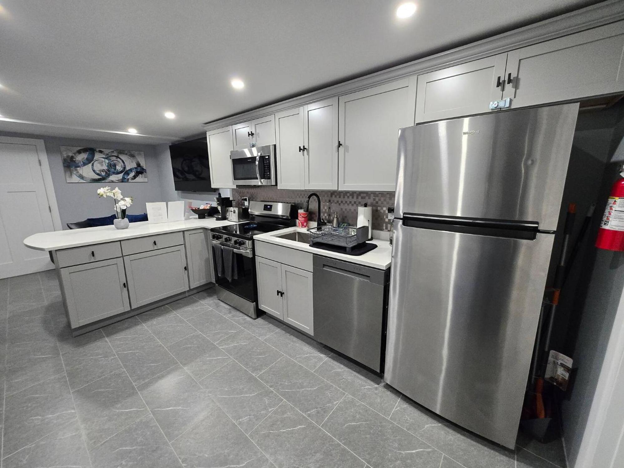 2br Lower Garden-level 20min