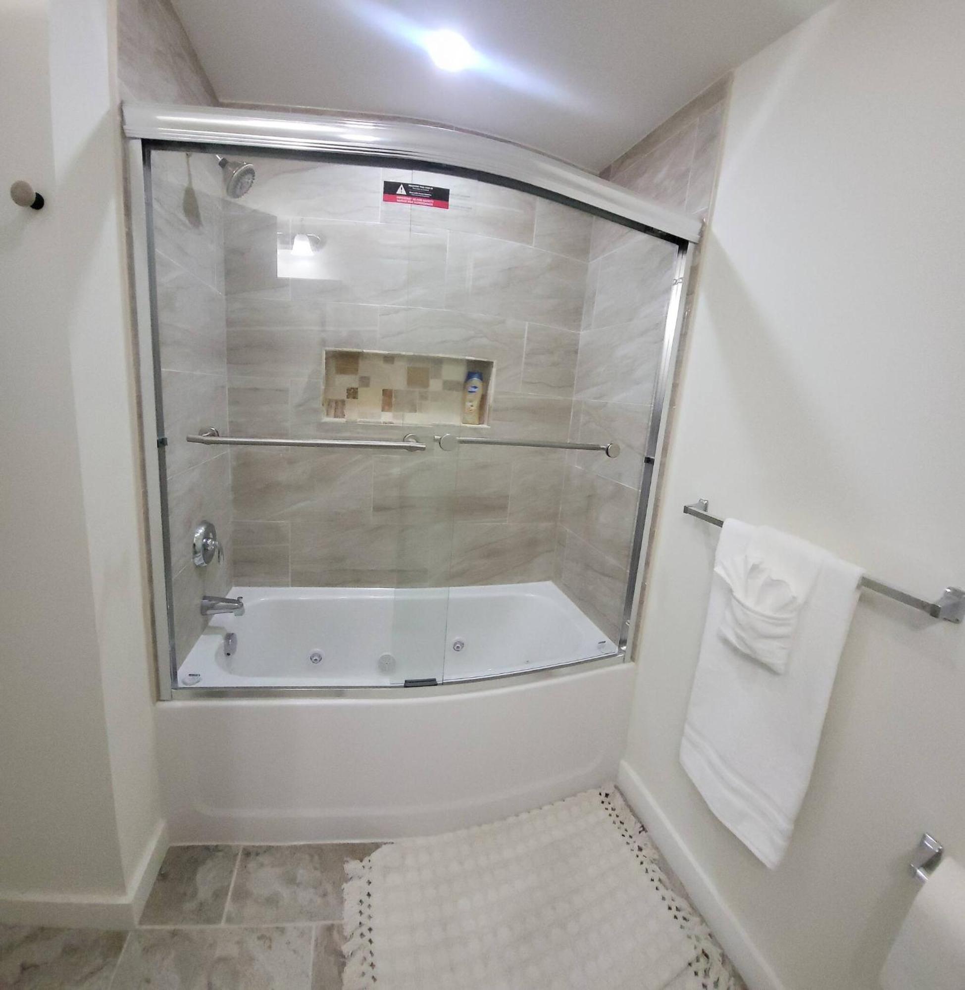 3-bedroom Apt-9w2 20-minuite To Downtown