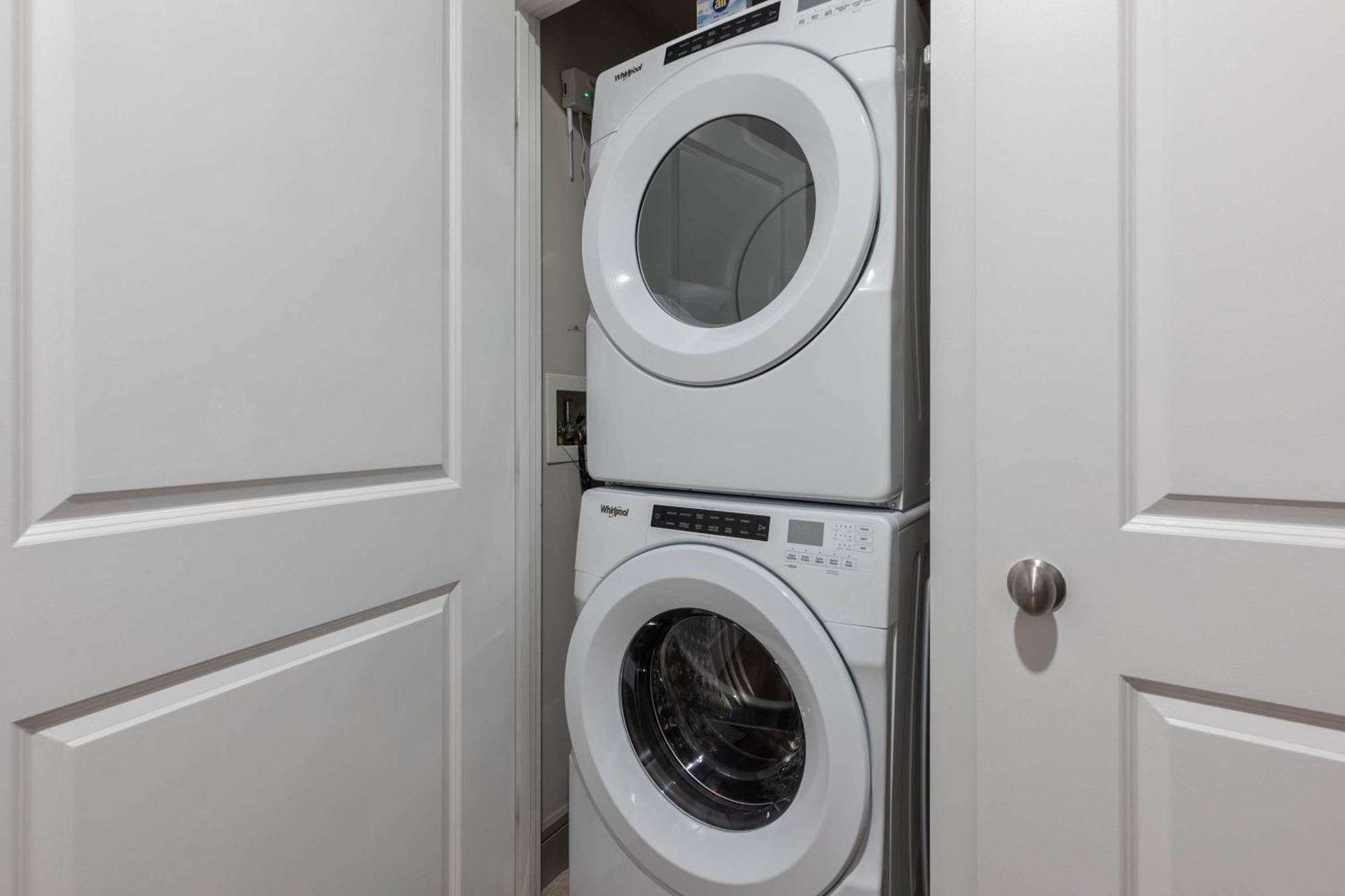 Stylish Seaport Near Waterfront Dining & Downtown Apartment