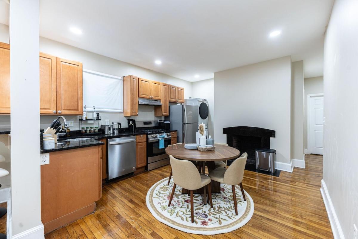 Cozy, Spacious Near Downtown Apartment