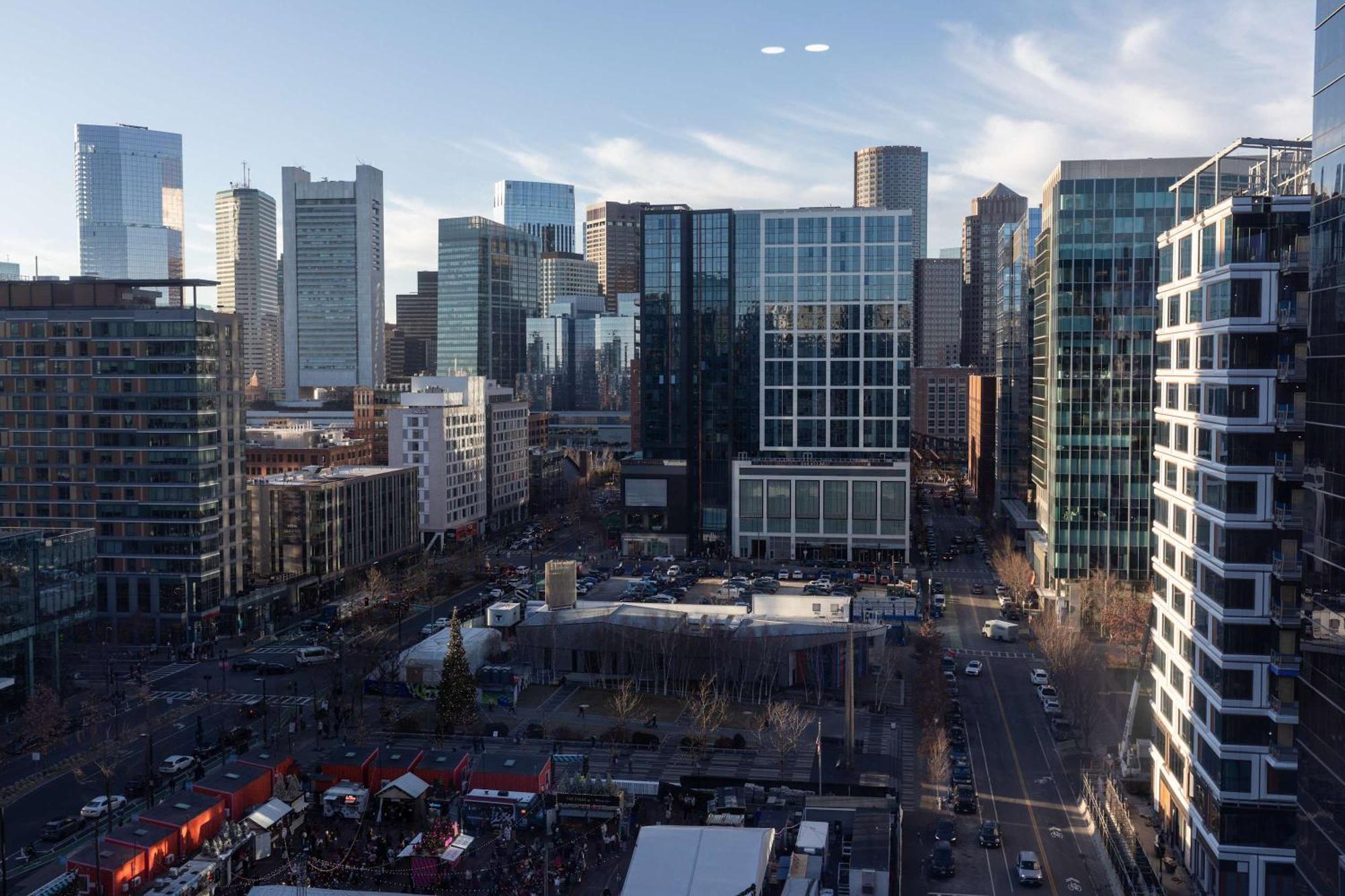 Stylish Seaport Near Waterfront Dining & Downtown Apartment *