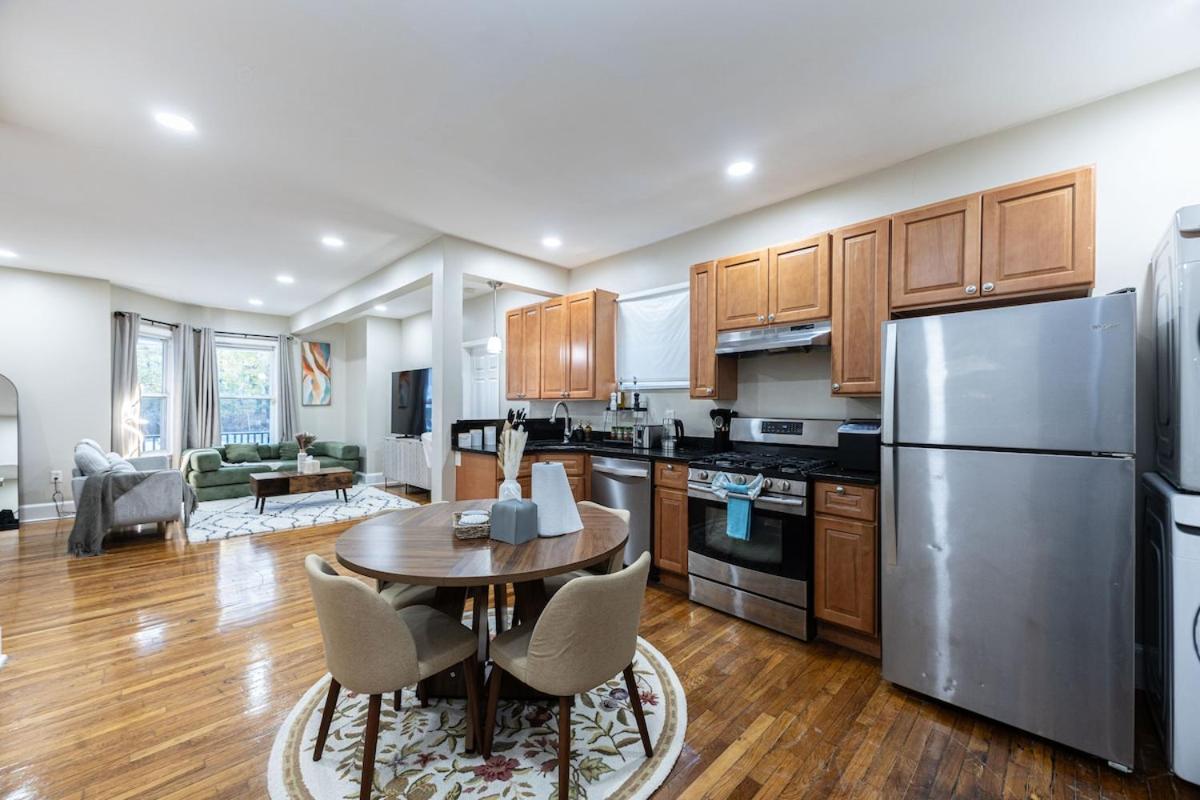 Cozy, Spacious Near Downtown *