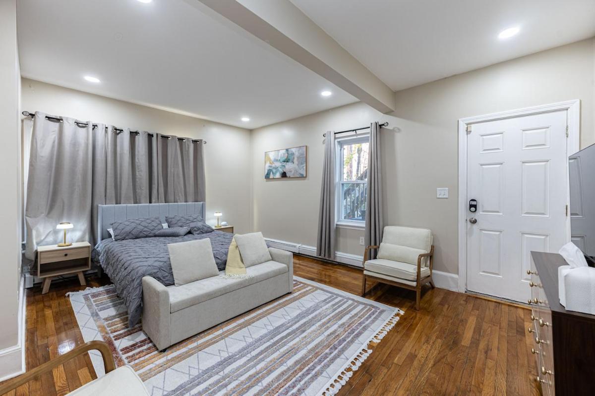 Apartment Cozy, Spacious Near Downtown