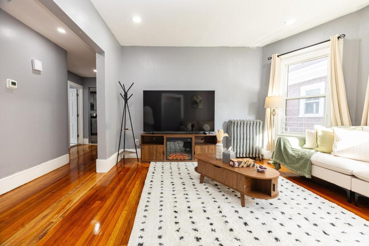 Elegant, Spacious 3bd, 1ba In Apartment