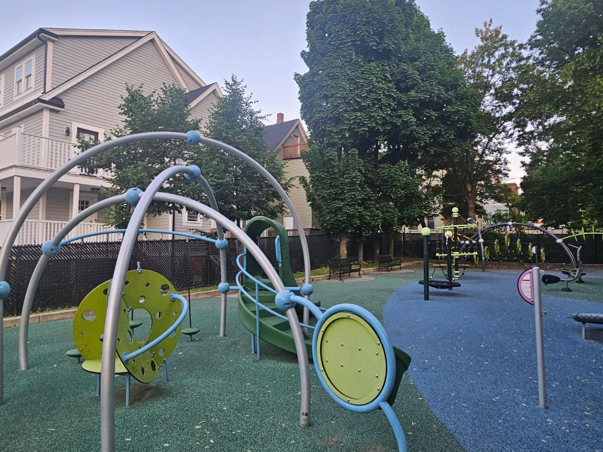 2br Lower Garden-level 20min Apartment *