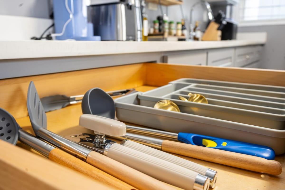 Elegant, Spacious 3bd, 1ba In Apartment