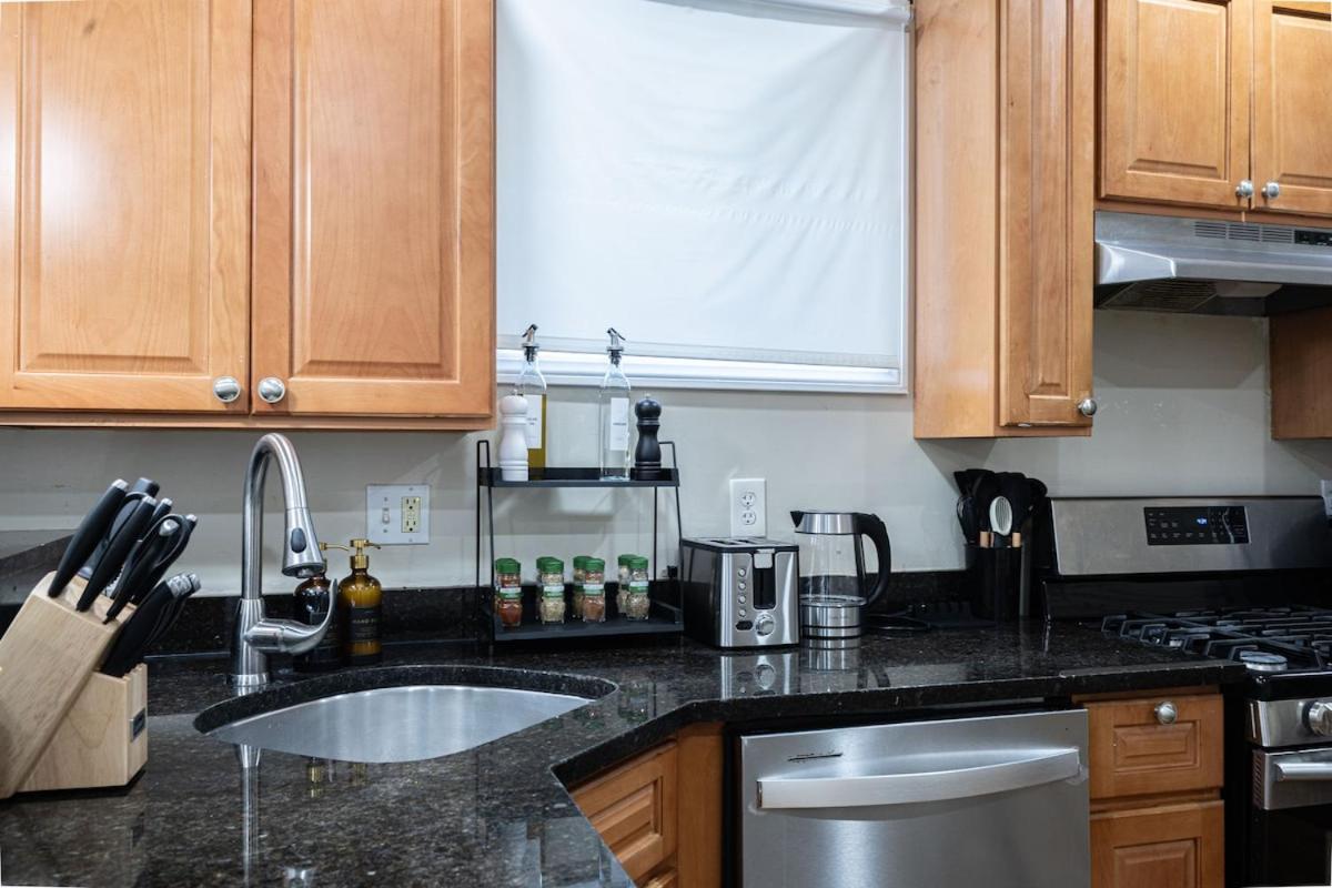 Apartment Cozy, Spacious Near Downtown *