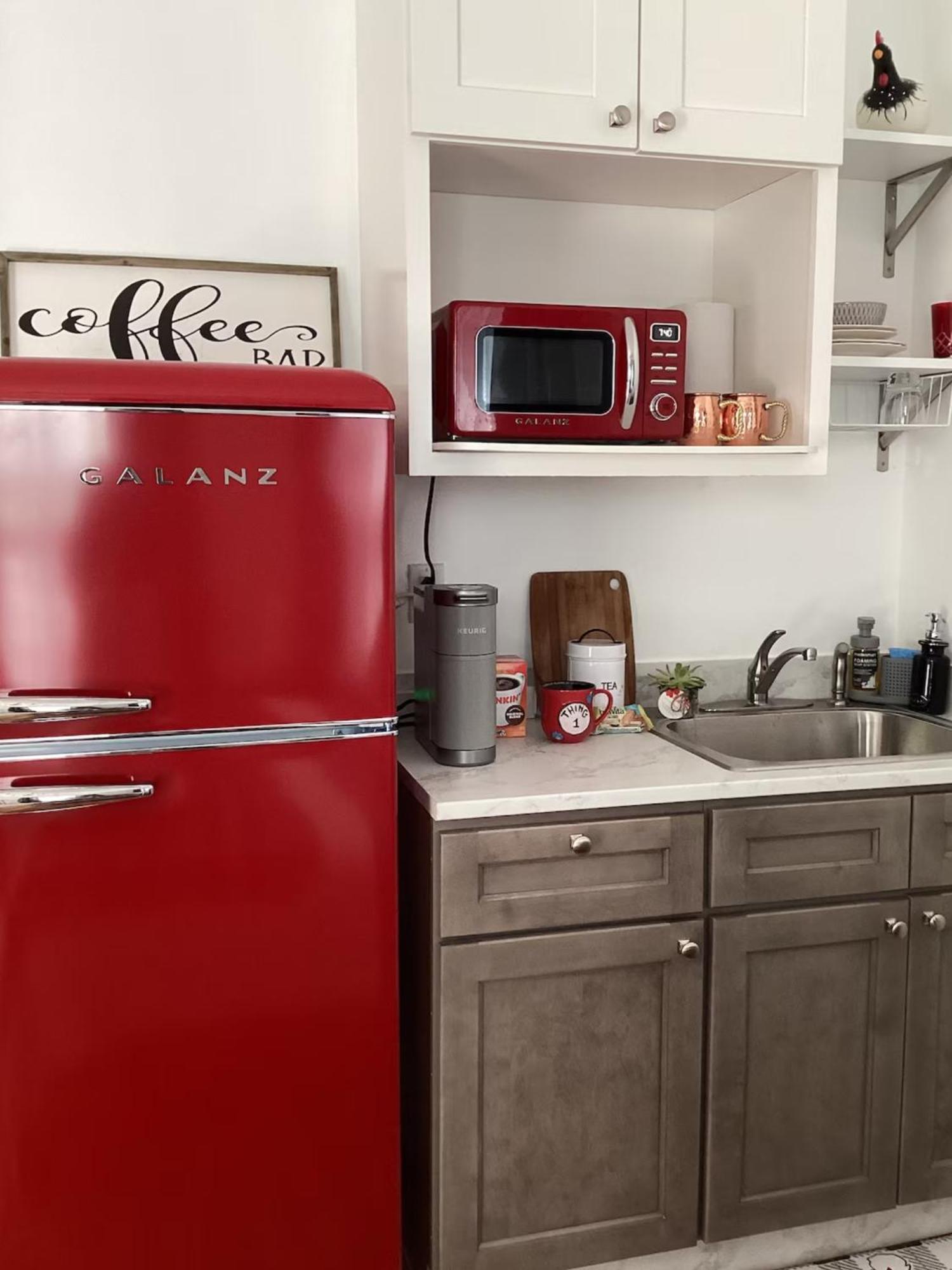 Apartment With Parking, Next To Train Or Buses, Good Neighborhood Boston