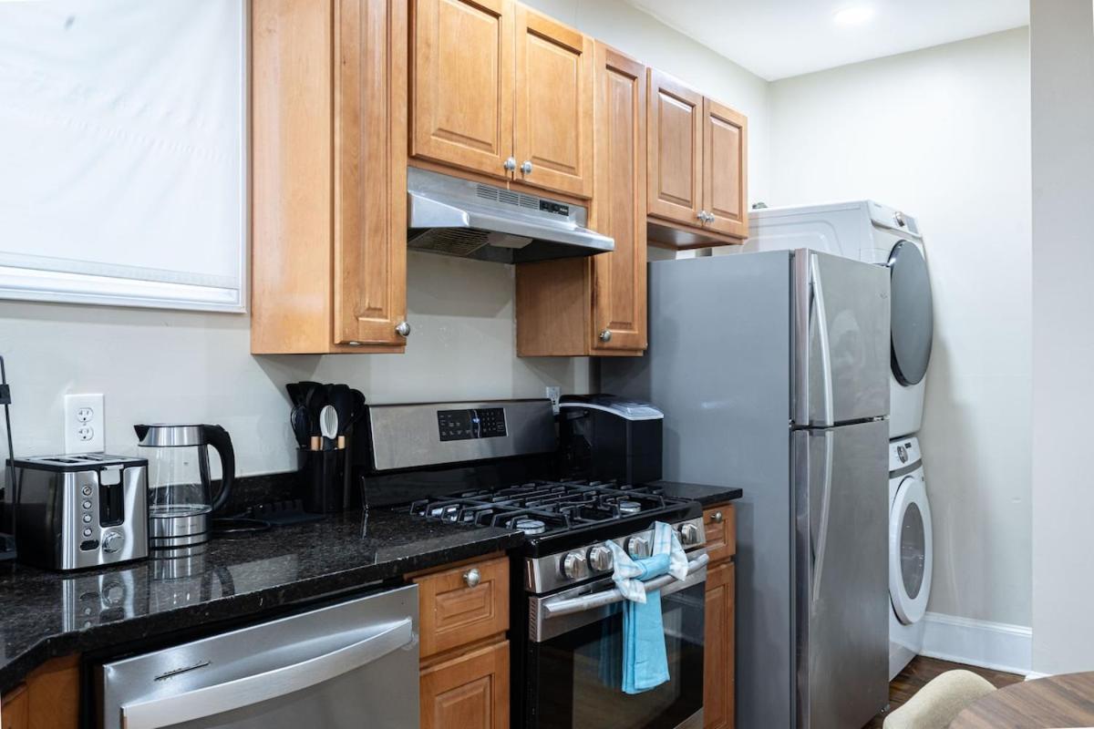 Cozy, Spacious Near Downtown *