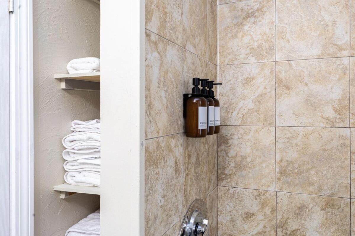 Cozy, Spacious Near Downtown * Boston