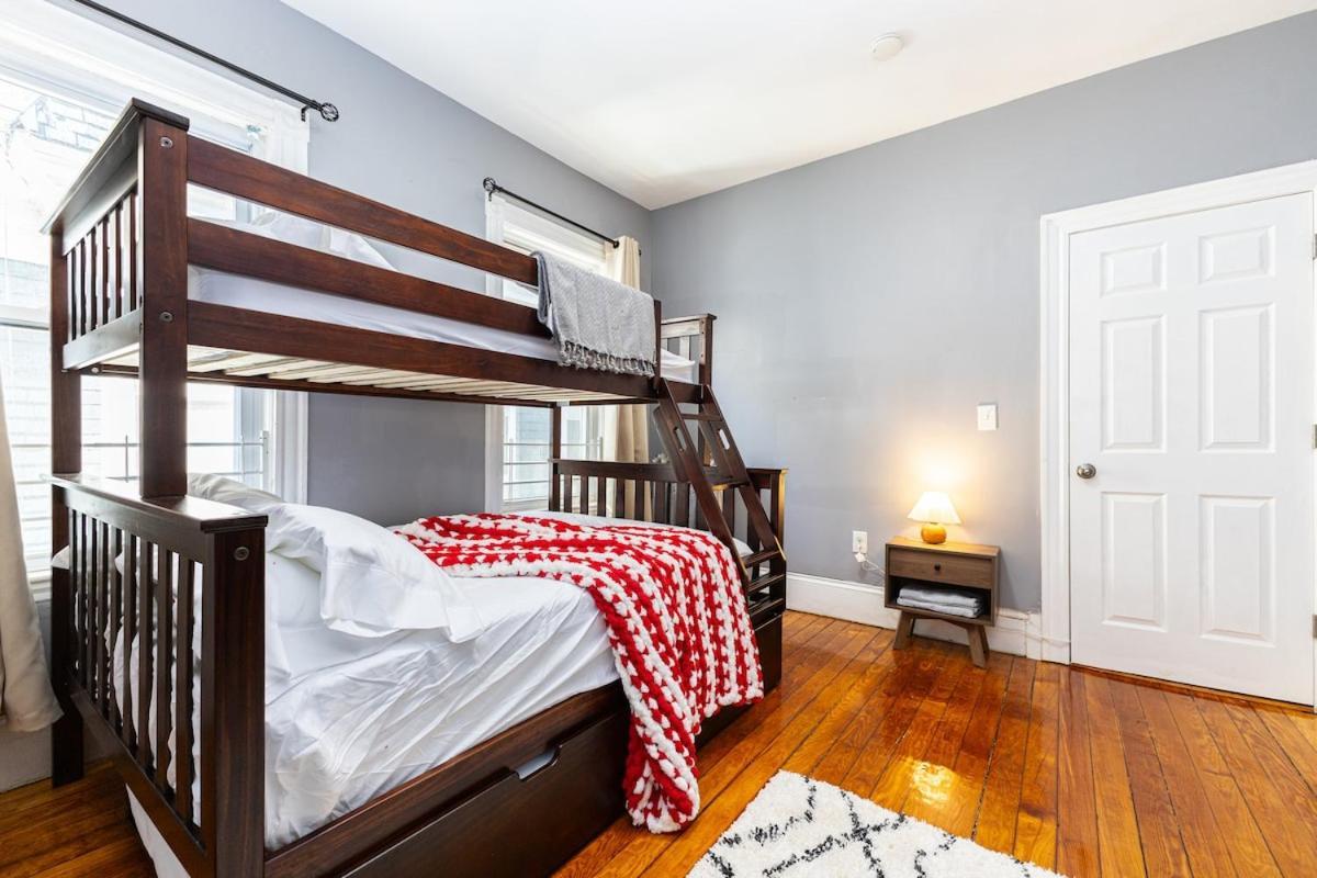 Elegant, Spacious 3bd, 1ba In Apartment Boston