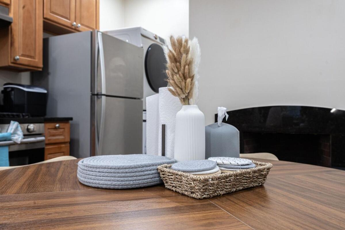 Cozy, Spacious Near Downtown Boston