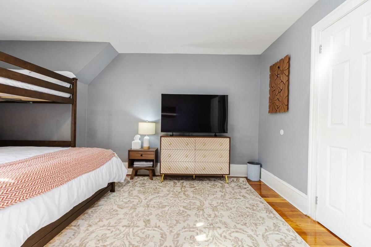 Cozy 3bd, 1ba In - Franklin Park Zoo, Common Apartment *