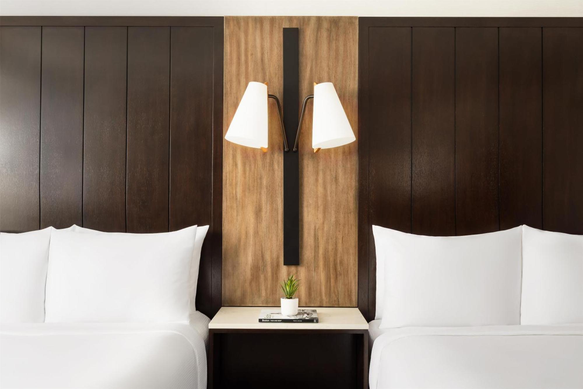 Hilton Back Bay 3*