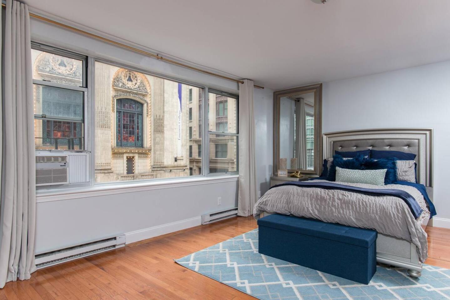 Downtown Location Famous Nightlife Chinatown With Bed Full Of Promises! Boston