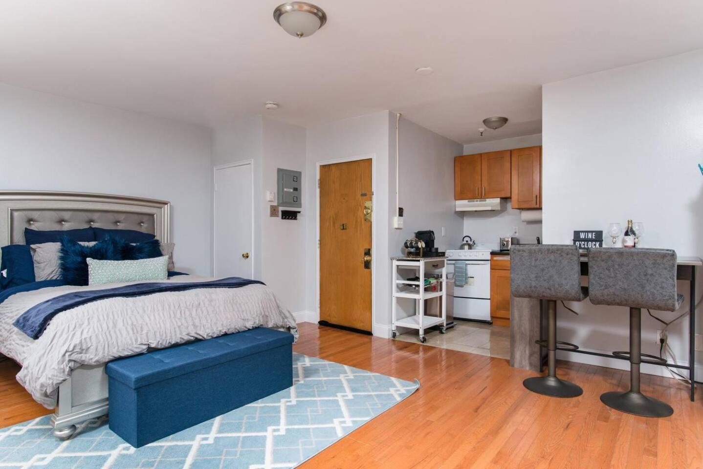 Downtown Location Famous Nightlife Chinatown With Bed Full Of Promises! * Boston