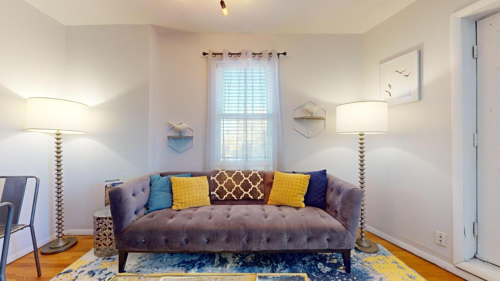 Apartment Modern,02 Mile To Northeastern, In Unit Laundry Boston