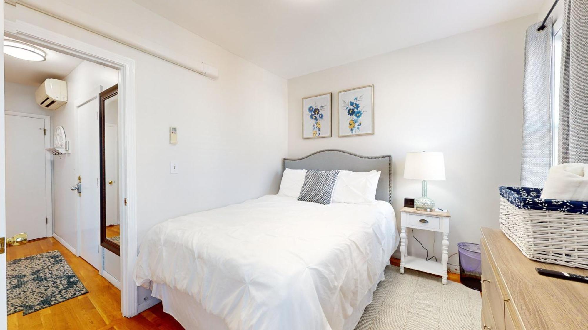 Apartment Modern,02 Mile To Northeastern, In Unit Laundry Boston