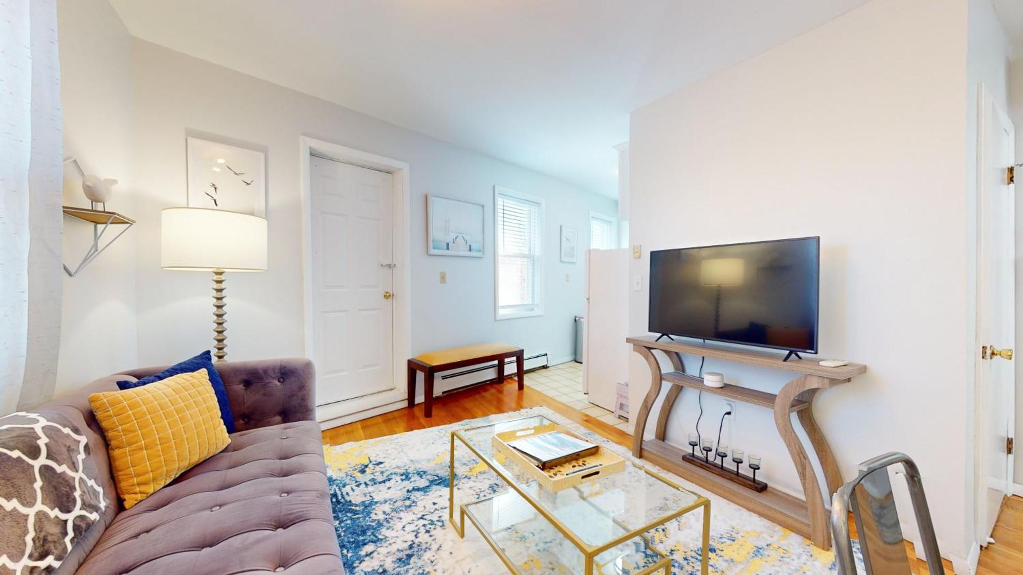 Apartment Modern,02 Mile To Northeastern, In Unit Laundry Boston