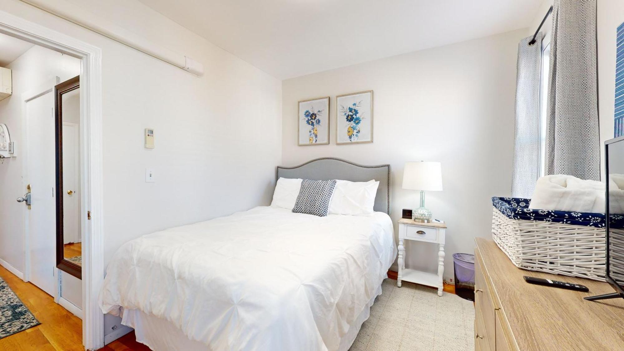 Modern,02 Mile To Northeastern, In Unit Laundry