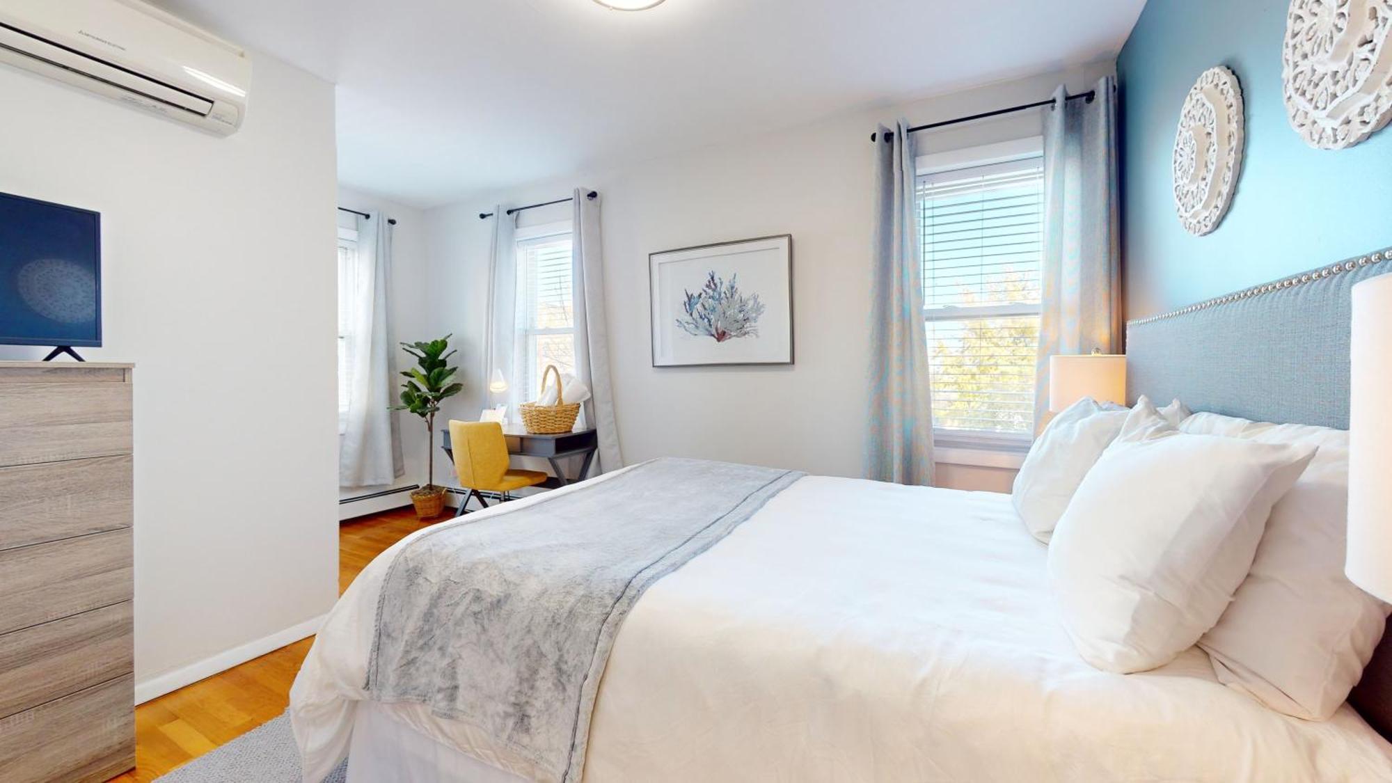 Apartment Modern,02 Mile To Northeastern, In Unit Laundry *