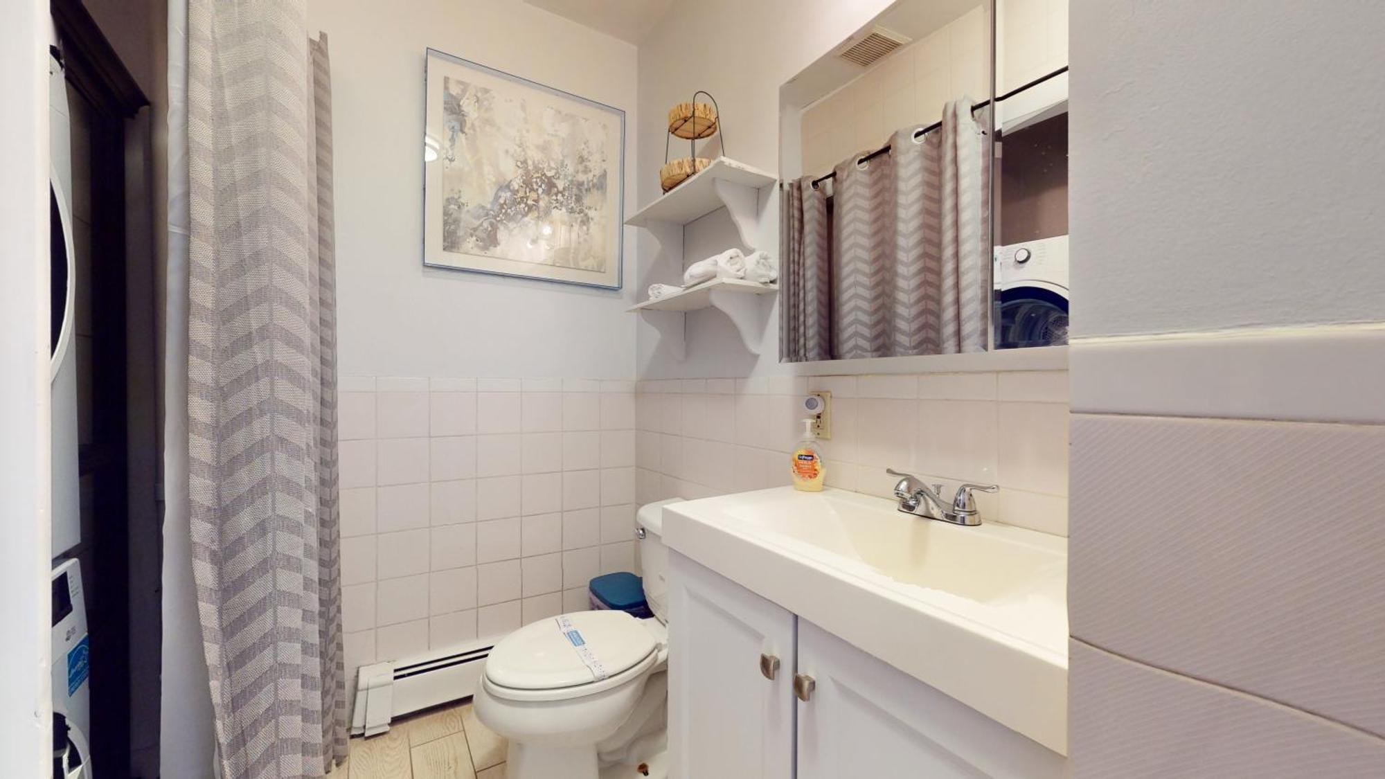 Modern,02 Mile To Northeastern, In Unit Laundry Apartment *