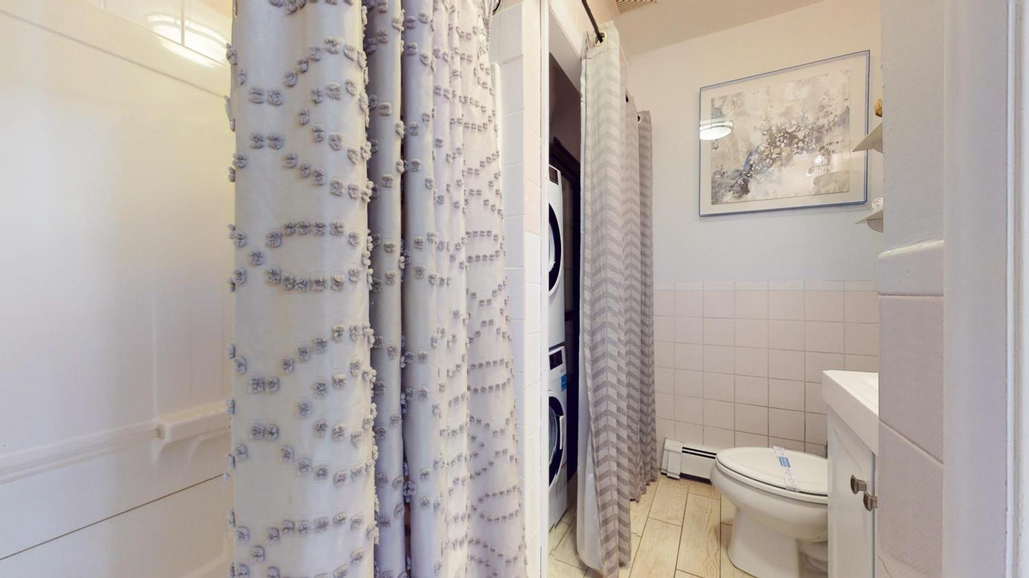 Modern,02 Mile To Northeastern, In Unit Laundry