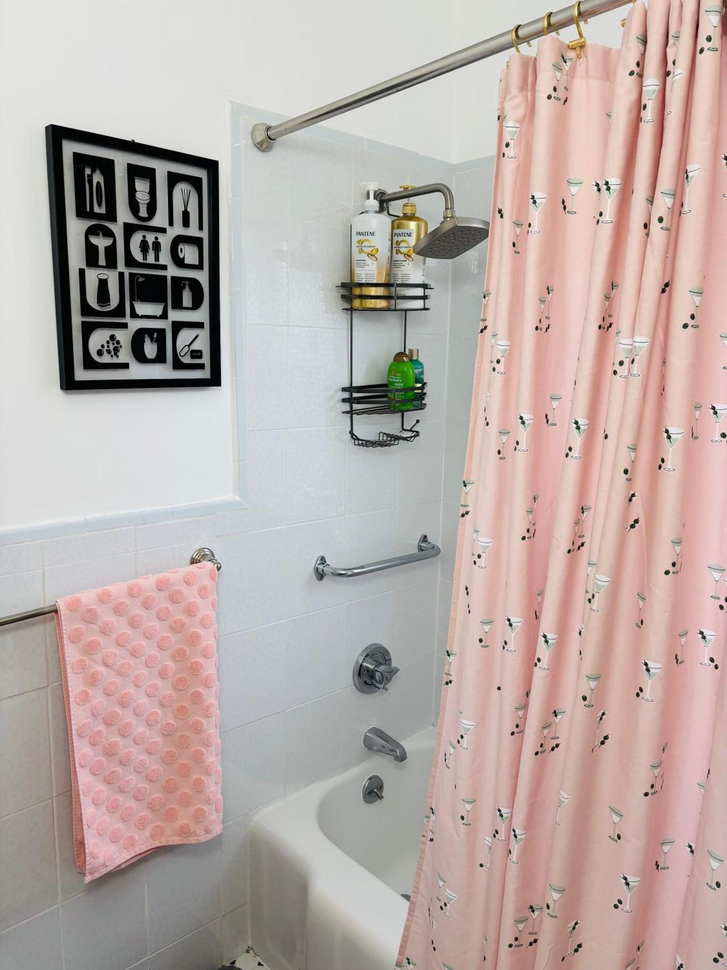 Private Bedroom Near Train&buses