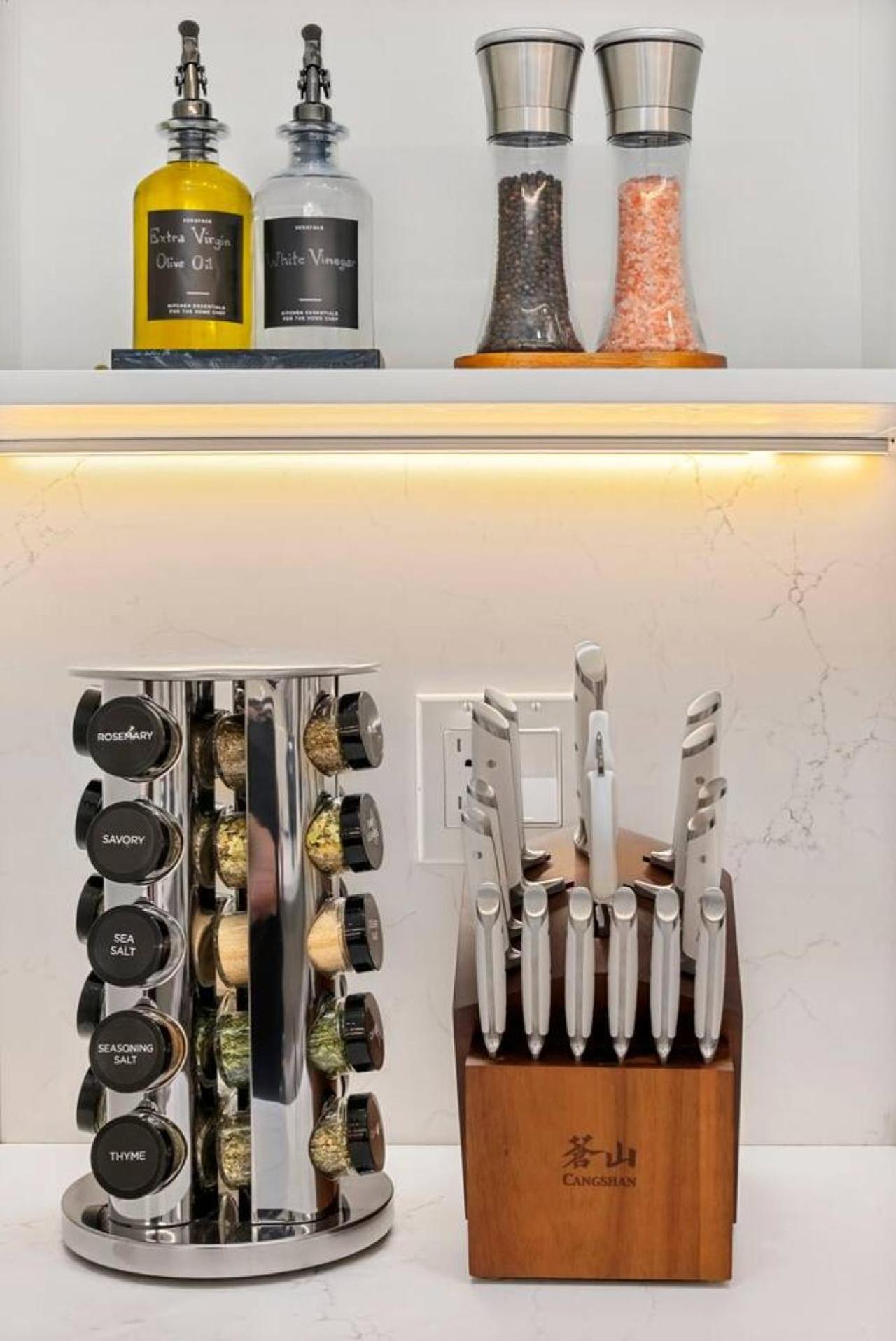4br/4ba | Parking + Chef's Kitchen | Near Bu/bc Brookline