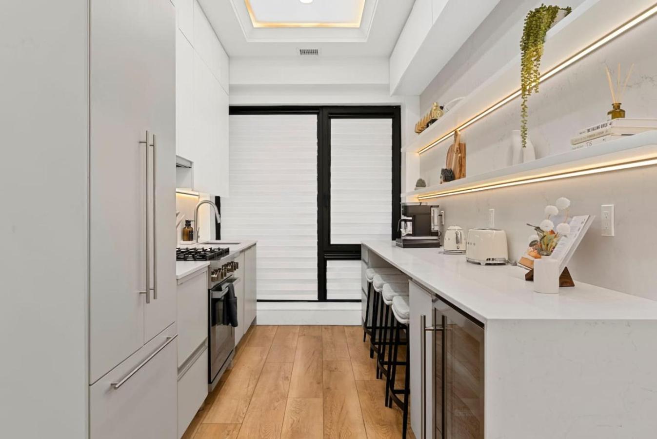 Holiday home 4br/4ba | Parking + Chef's Kitchen | Near Bu/bc Brookline