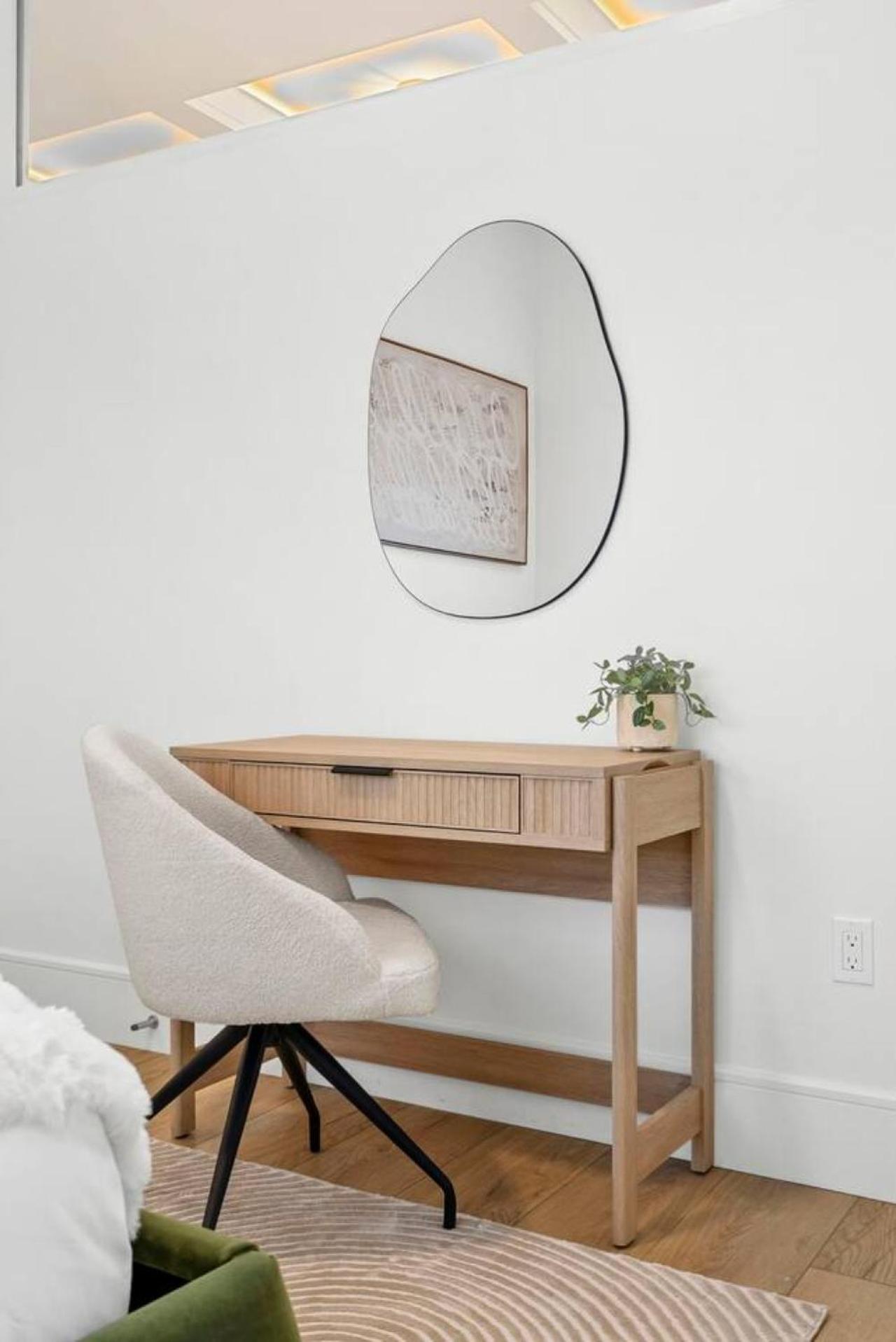 4br/4ba | Parking + Chef's Kitchen | Near Bu/bc Holiday home Brookline